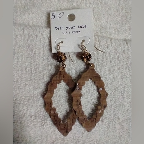 Brown 🟤 wire earrings 98.5°F 100bpm tell your tale - Picture 1 of 3